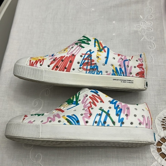 Native + Crayola Jefferson Scribble shoes size J1 - Picture 6 of 9